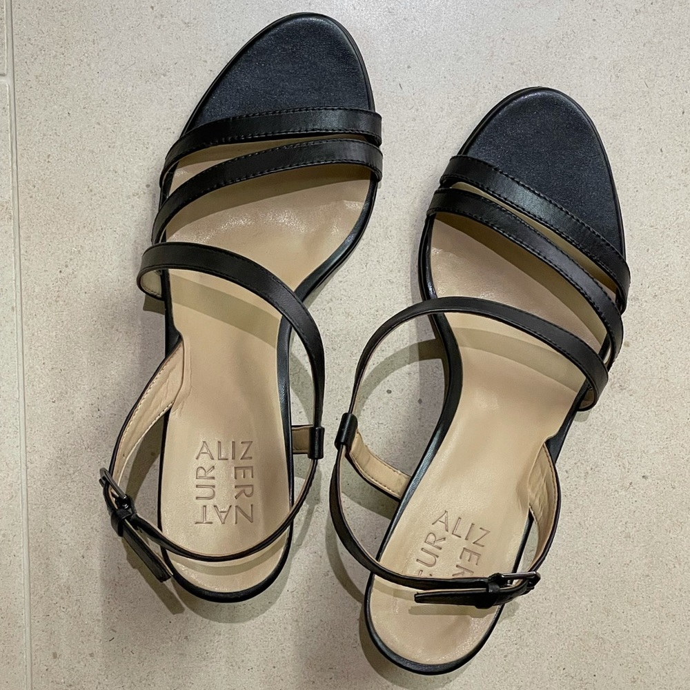 Naturalizer Size 8 Low heels